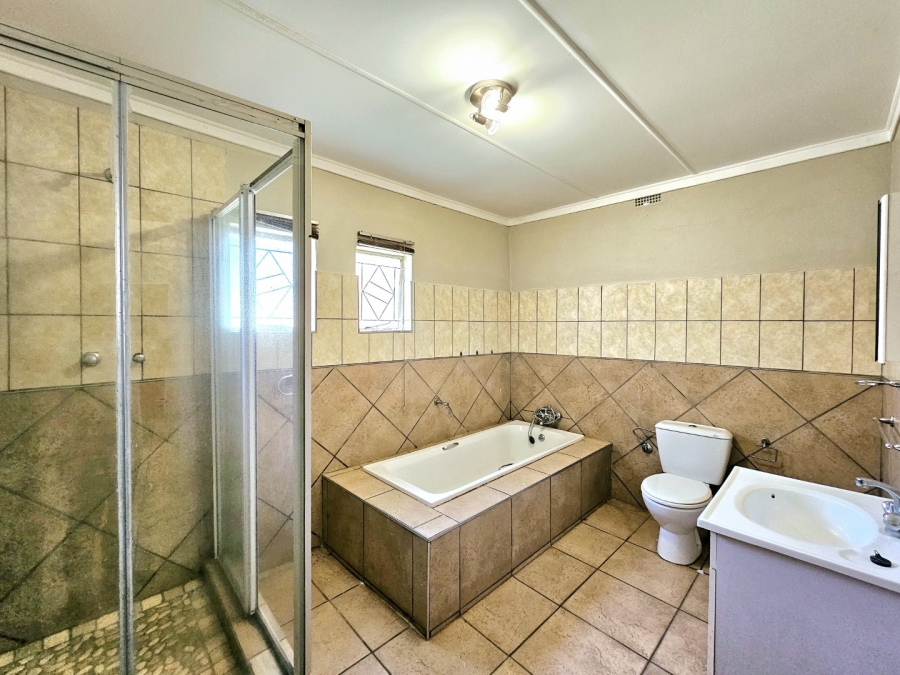 6 Bedroom Property for Sale in Bloemfontein Rural Free State